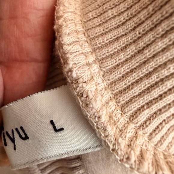 Amaziyu Women’s Beige Cropped Sweatshirt - Picture 5 of 6